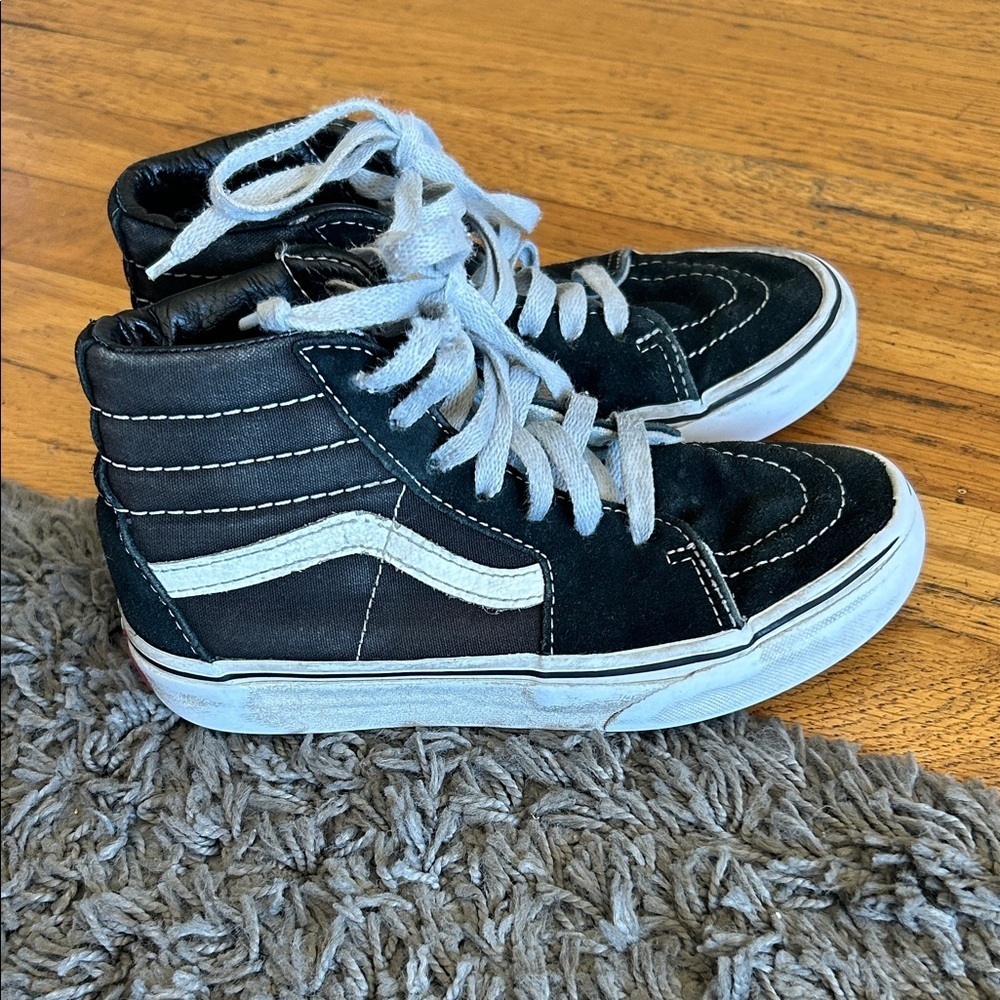VANS SK8 Youth Hightop Sneakers Black And White Size 1.5